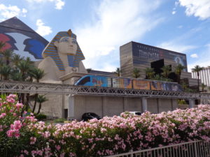 luxor hotel and casino free parking