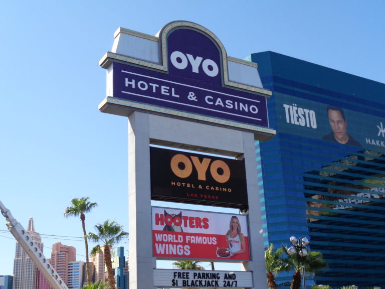 oyo hotel and casino las vegas reviews