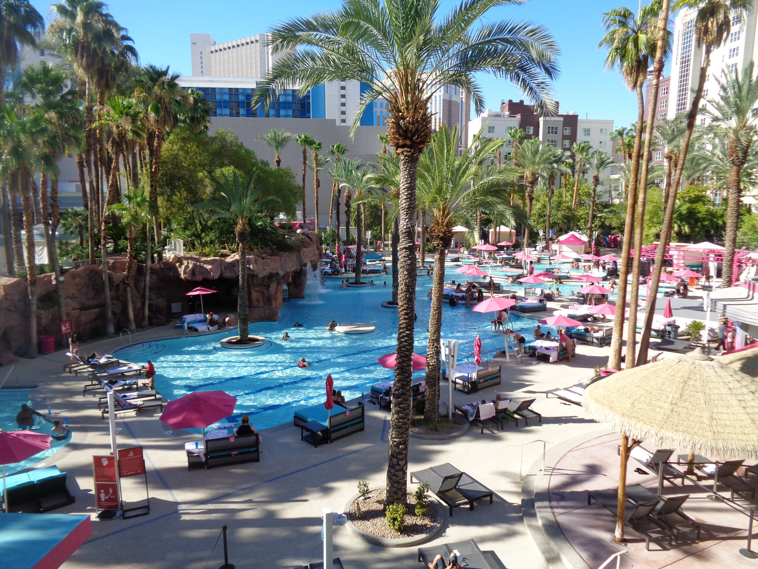 are vegas pools open in october