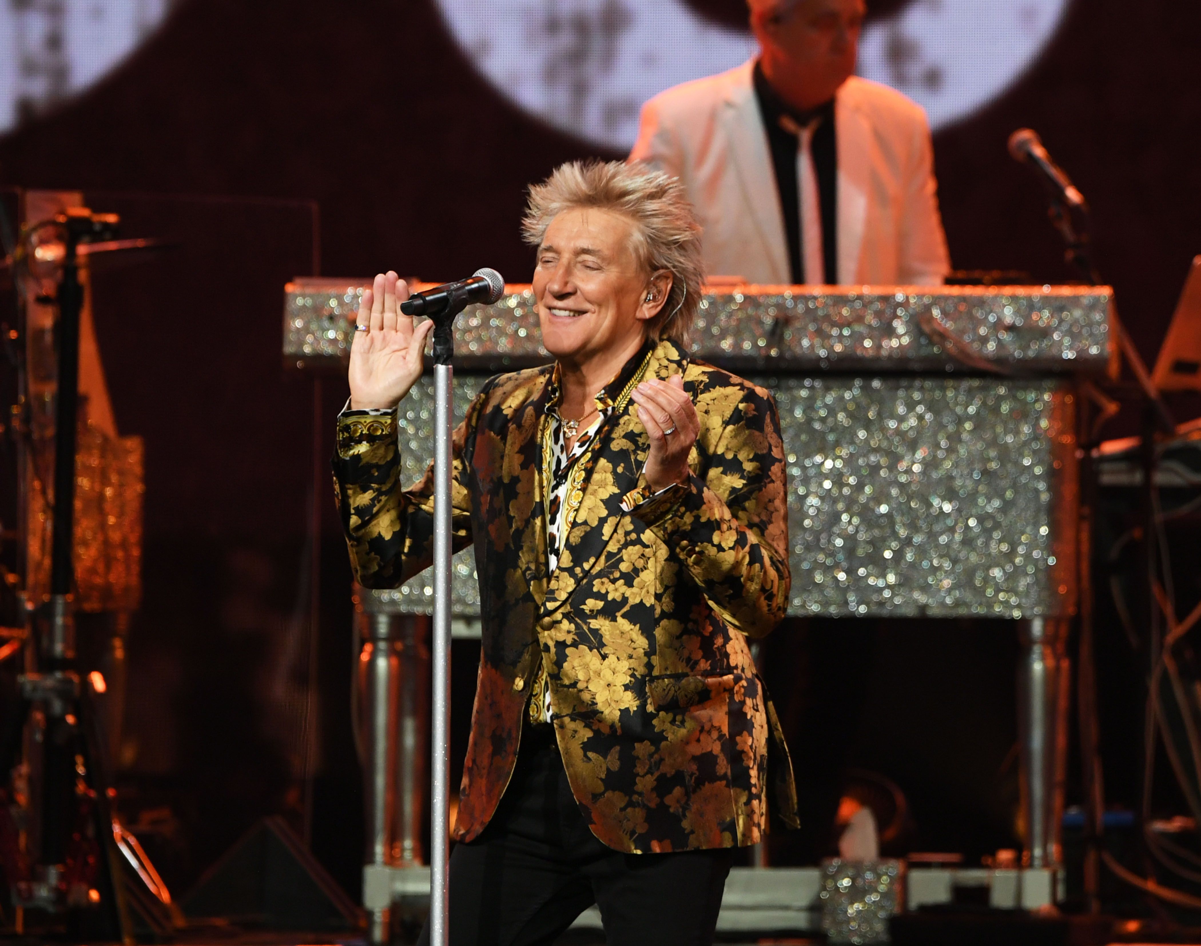 Rod Stewart Announces 2021 Las Vegas Residency Dates at Caesars Palace ...